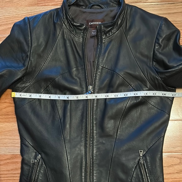 Danier leather jacket - Picture 4 of 7
